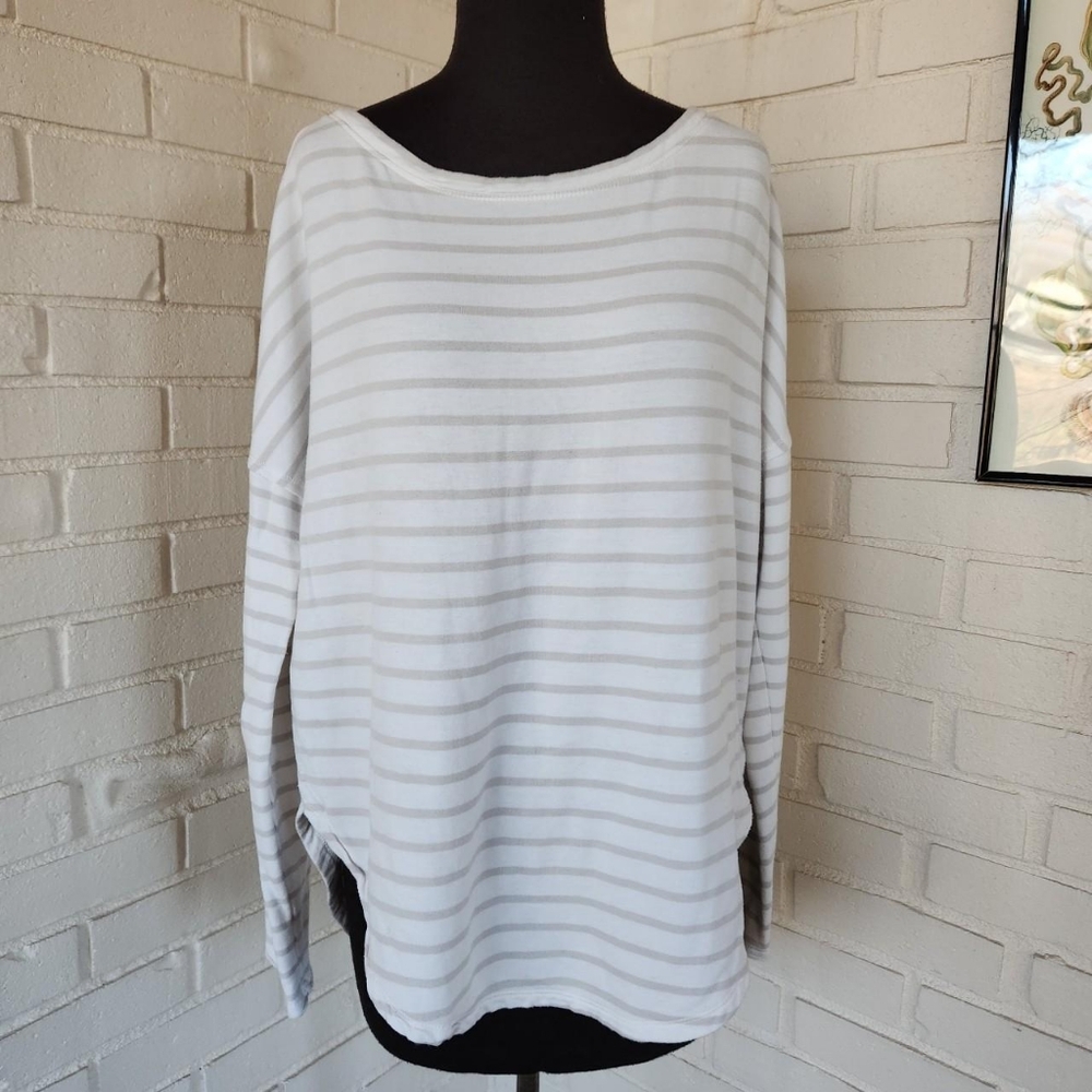Betsey Johnson workout performance long sleeve top size small